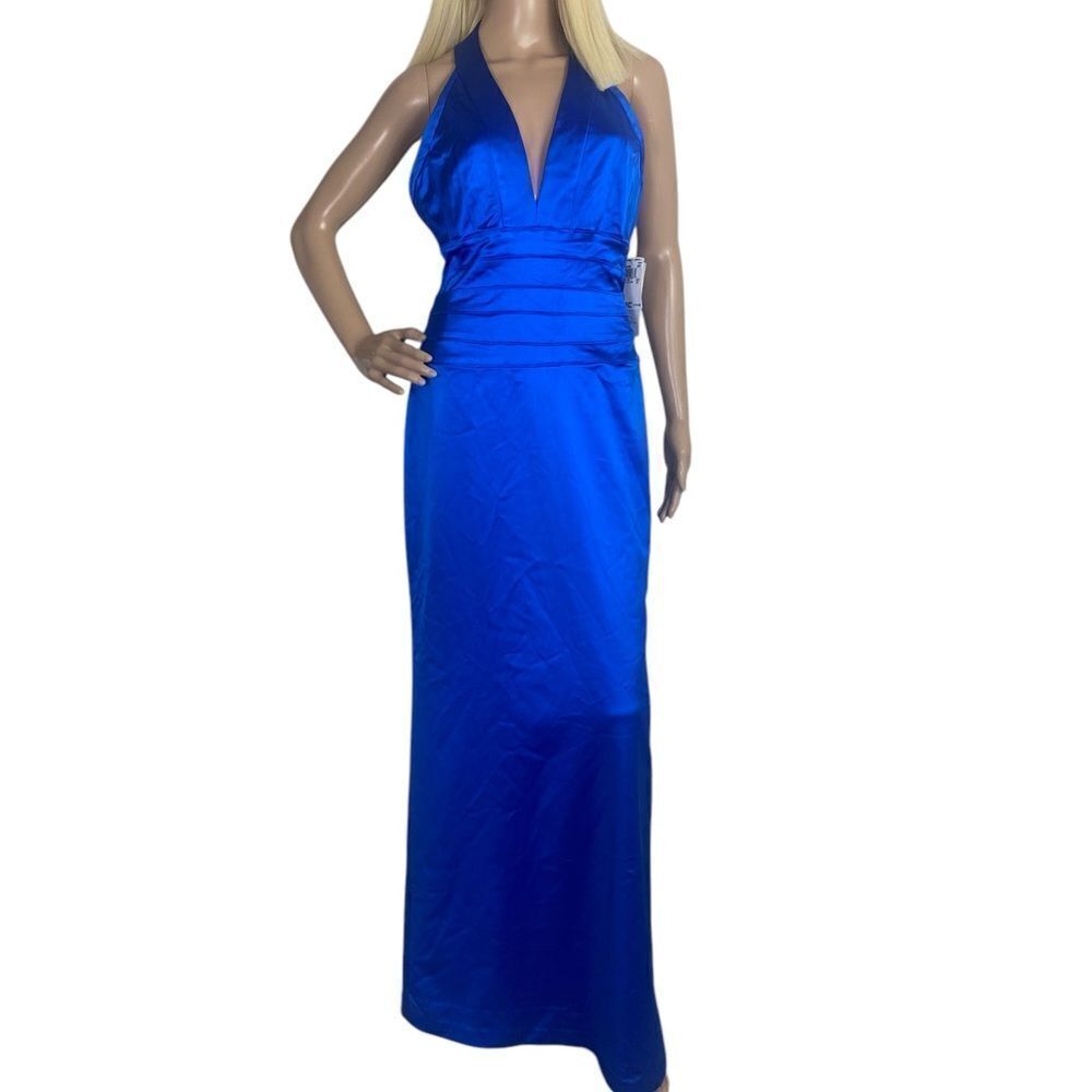 Elegant Adrianna Papell Boutique Evening maxi halter dress deep blue V neck
